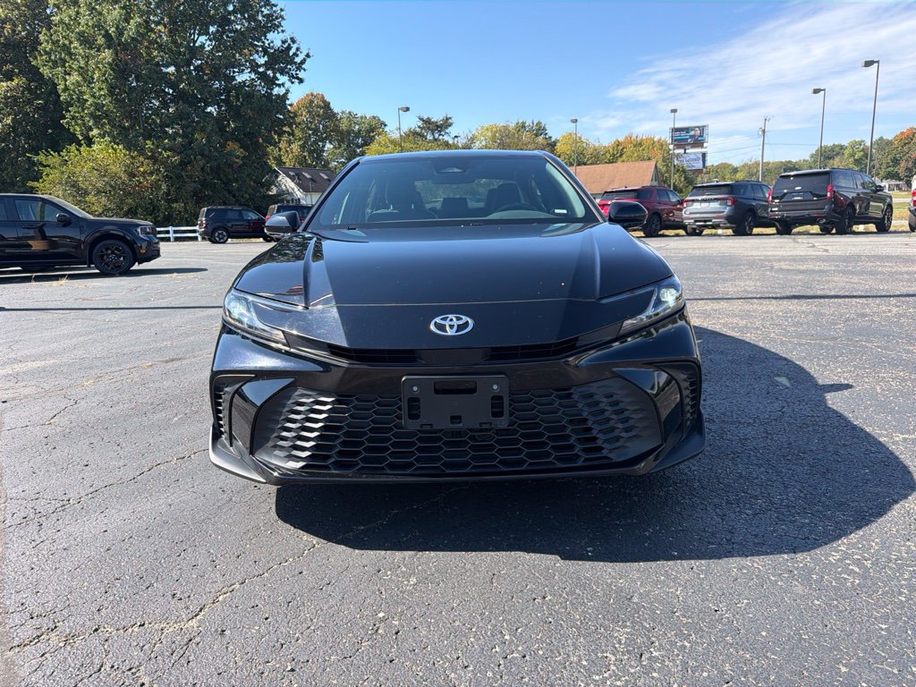 Used 2025 Toyota Camry SE FWD image 9
