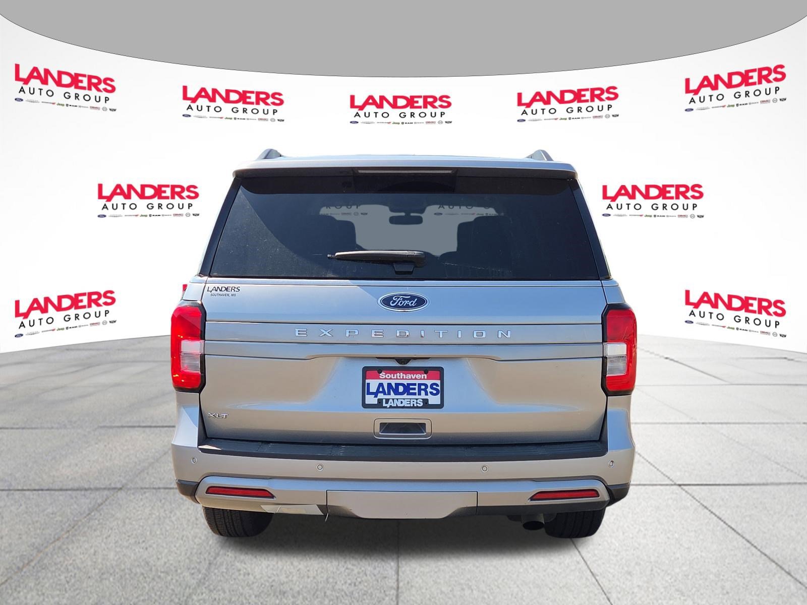 Certified 2024 Ford Expedition XLT RWD image 4