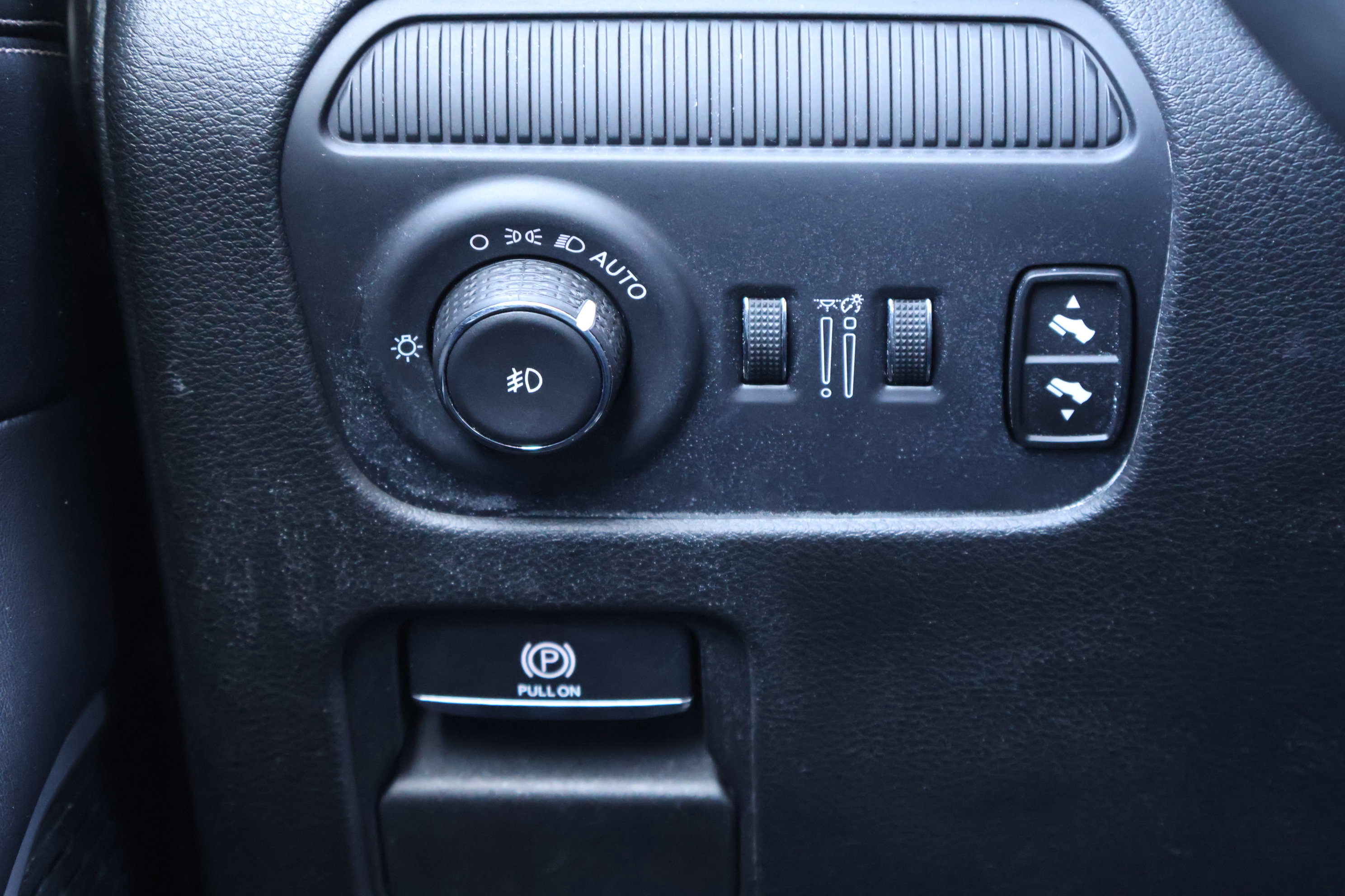 Used 2024 Jeep Wagoneer Series II w/ Flexible Seating Group image 18