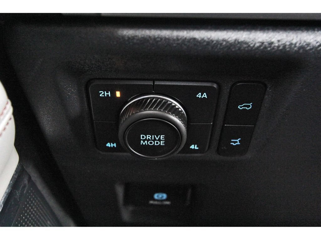 Certified 2025 Ford Expedition Active AWD/4WD image 19