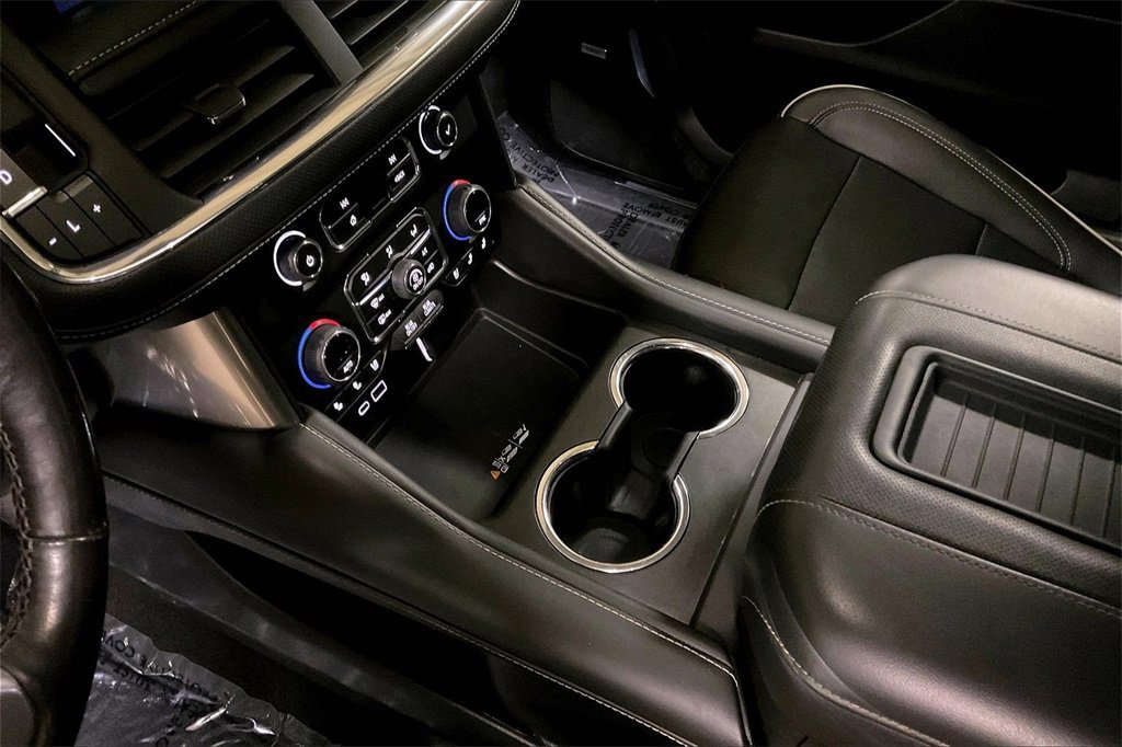 Used 2023 Chevrolet Suburban Premier image 16