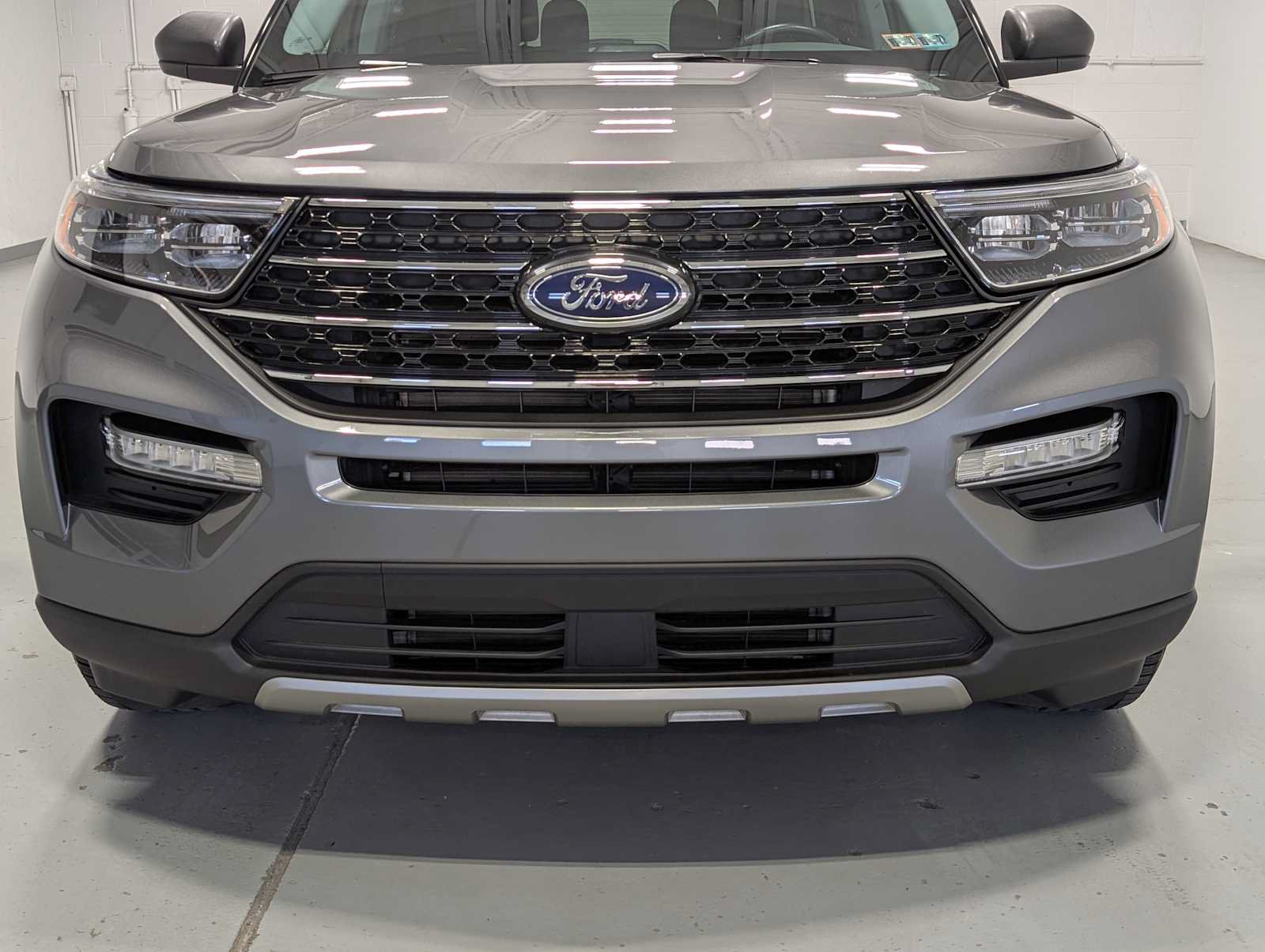 Certified 2023 Ford Explorer XLT w/ Equipment Group 202A AWD/4WD image 2