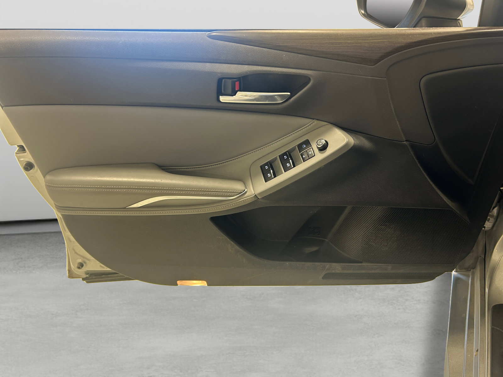 Used 2019 Toyota Avalon XLE FWD image 9