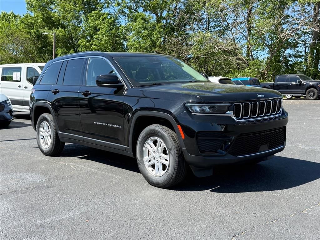 Used 2022 Jeep Grand Cherokee Laredo w/ Luxury Tech Group I RWD image 2