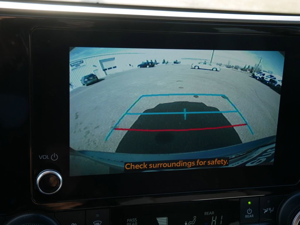 Used 2024 Toyota Highlander LE AWD/4WD image 26