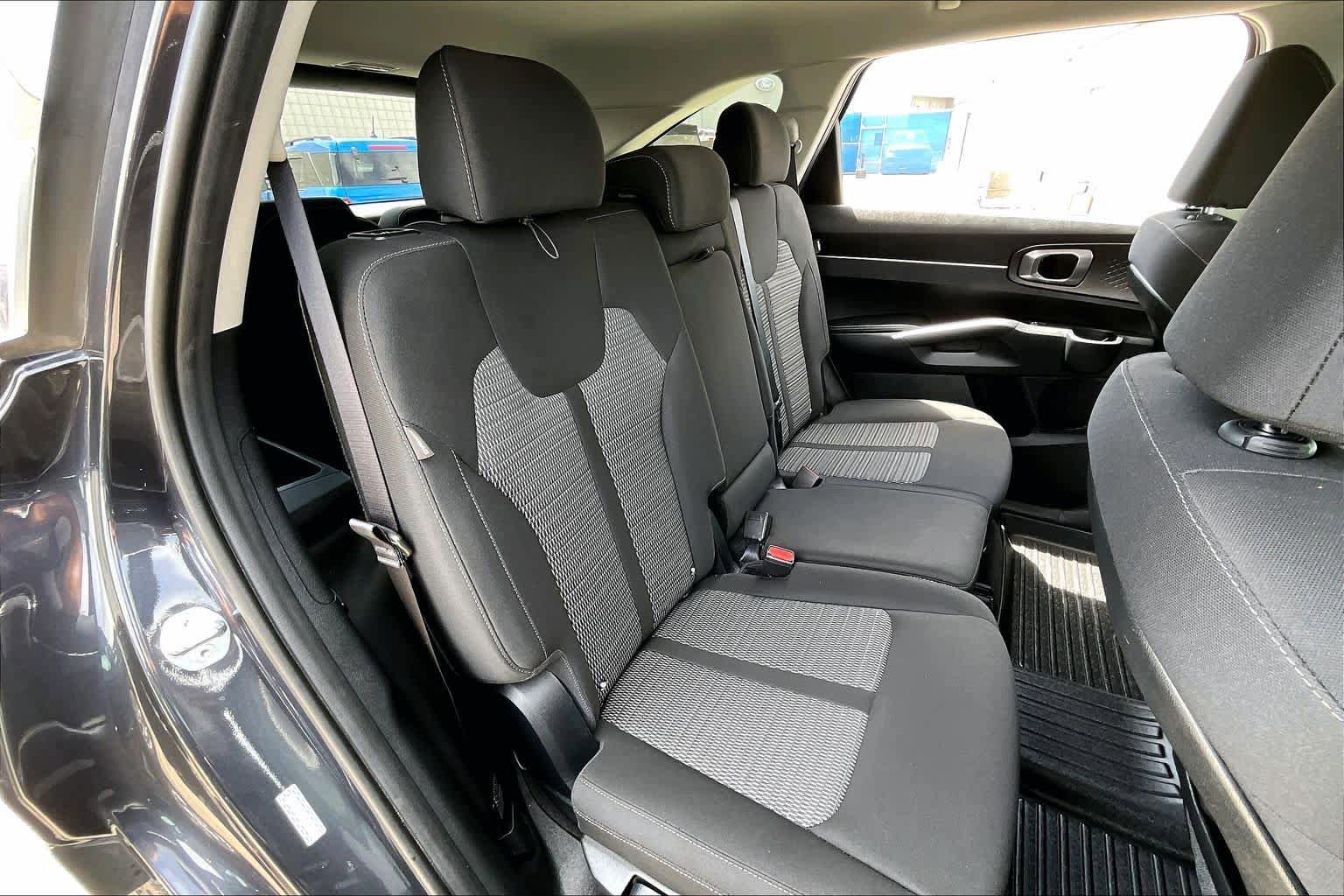 Used 2025 Kia Sorento LX FWD image 18