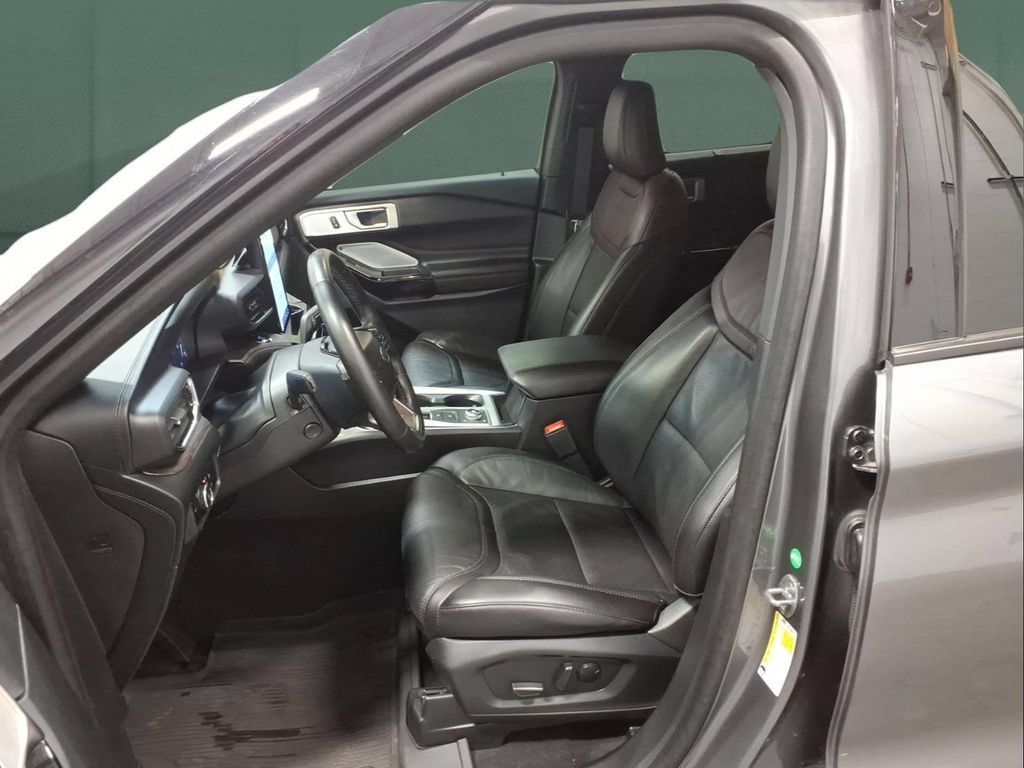 Certified 2023 Ford Explorer Platinum w/ Technology Package AWD/4WD image 24