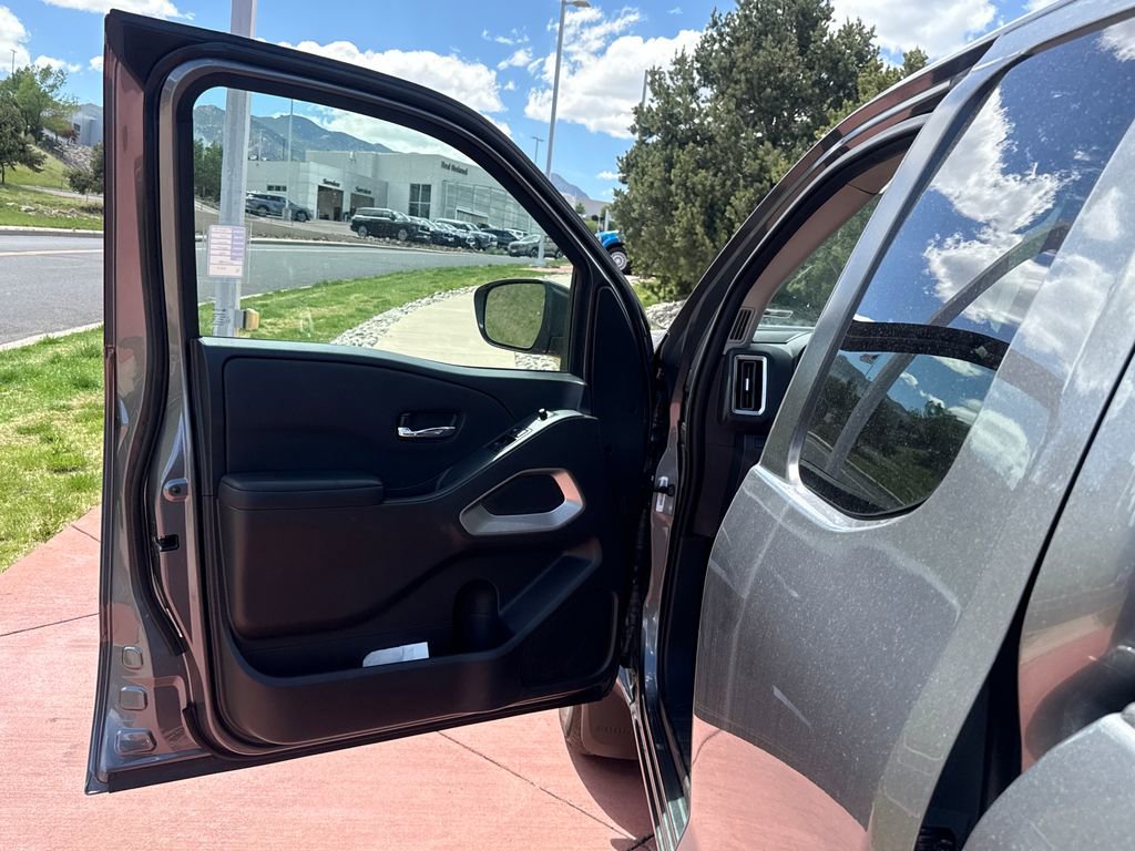 Used 2025 Nissan Frontier SV AWD/4WD image 10