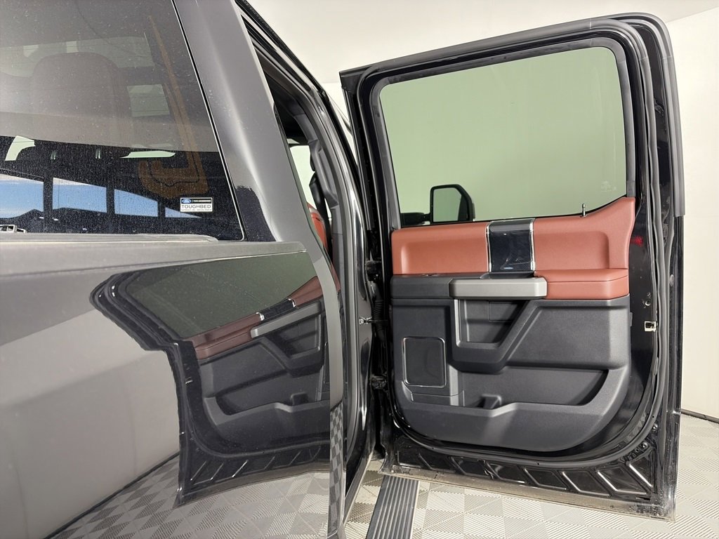 Certified 2020 Ford F350 Platinum w/ Tremor Off-Road Package image 29