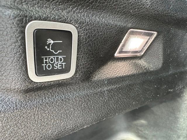 Used 2024 Jeep Grand Cherokee L Laredo AWD/4WD image 10