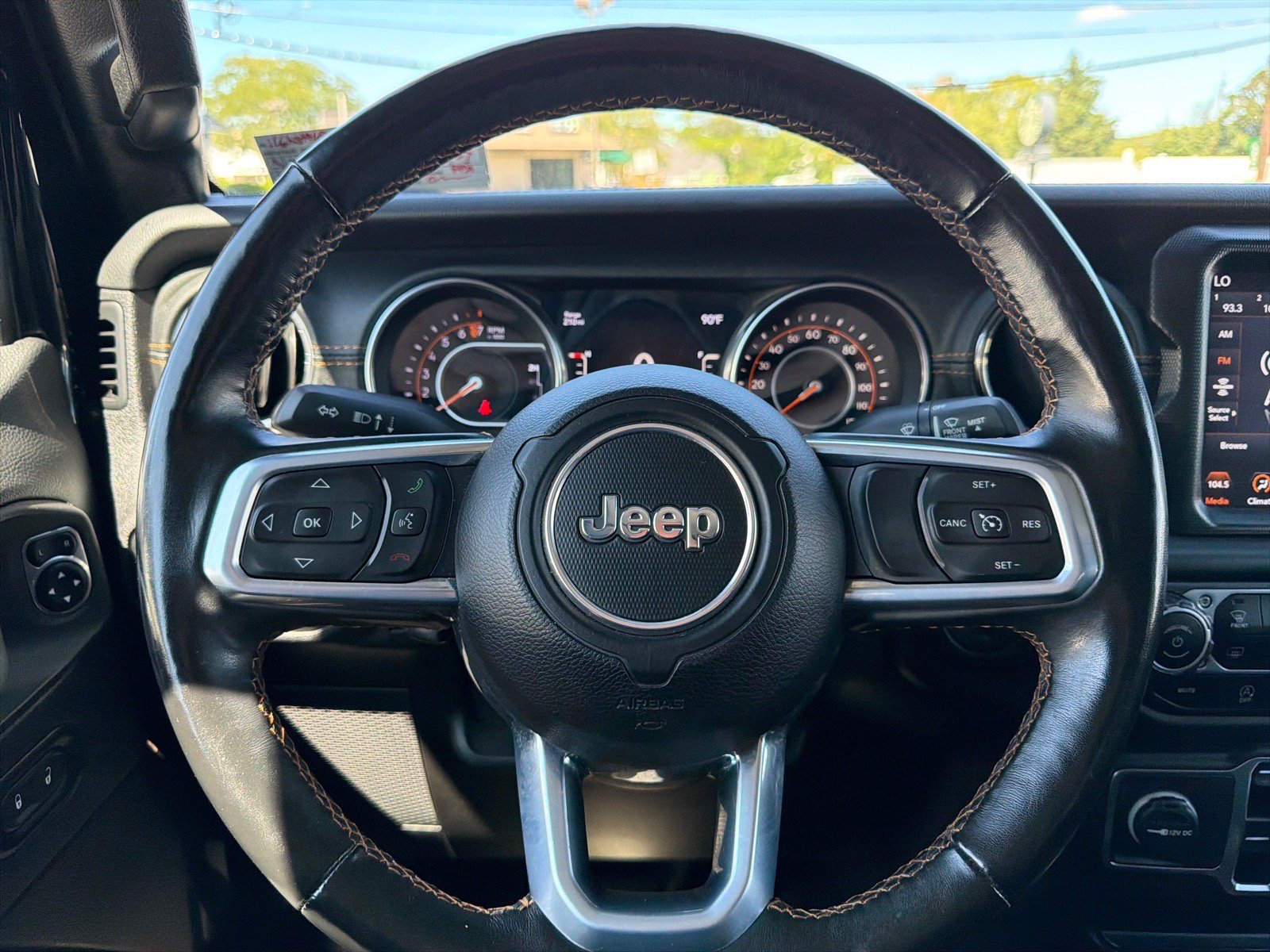 Used 2021 Jeep Gladiator Overland AWD/4WD image 14