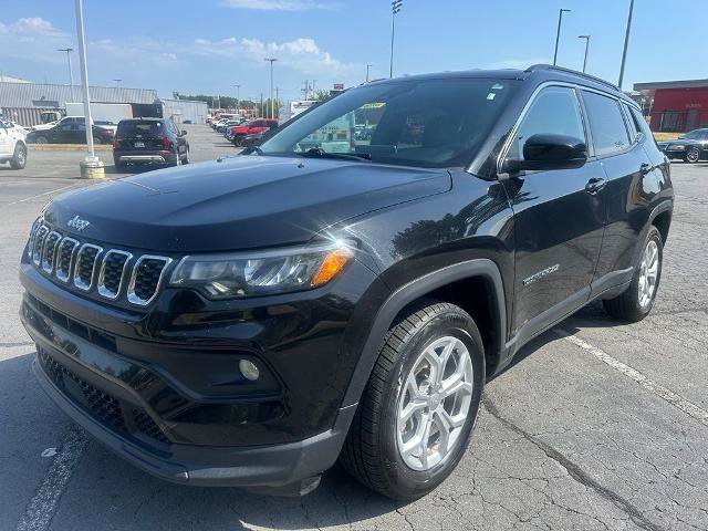 Used 2024 Jeep Compass Latitude AWD/4WD image 3