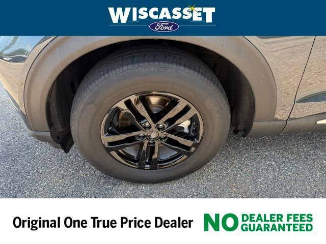 Certified 2022 Ford Explorer XLT w/ Equipment Group 202A image 29