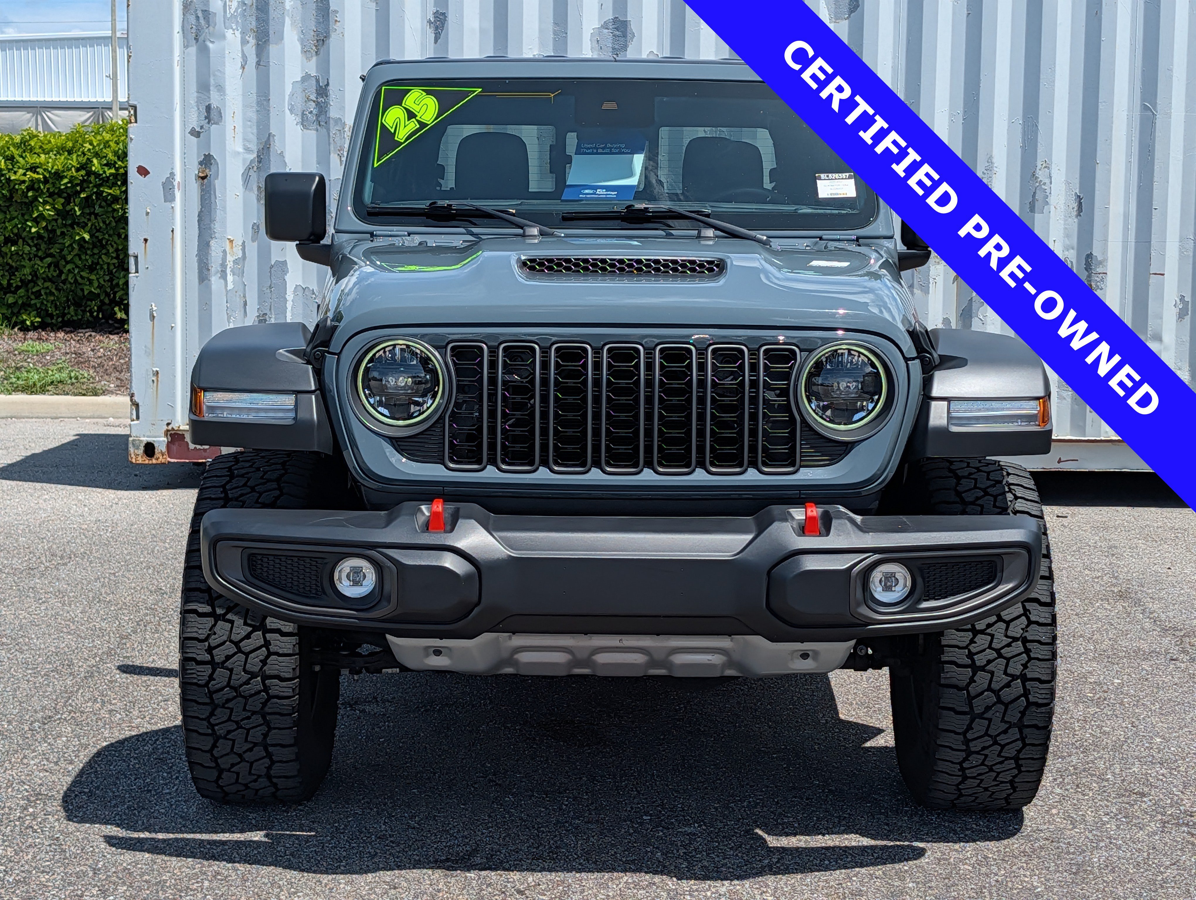 Used 2025 Jeep Gladiator Mojave w/ Convenience Group AWD/4WD image 9
