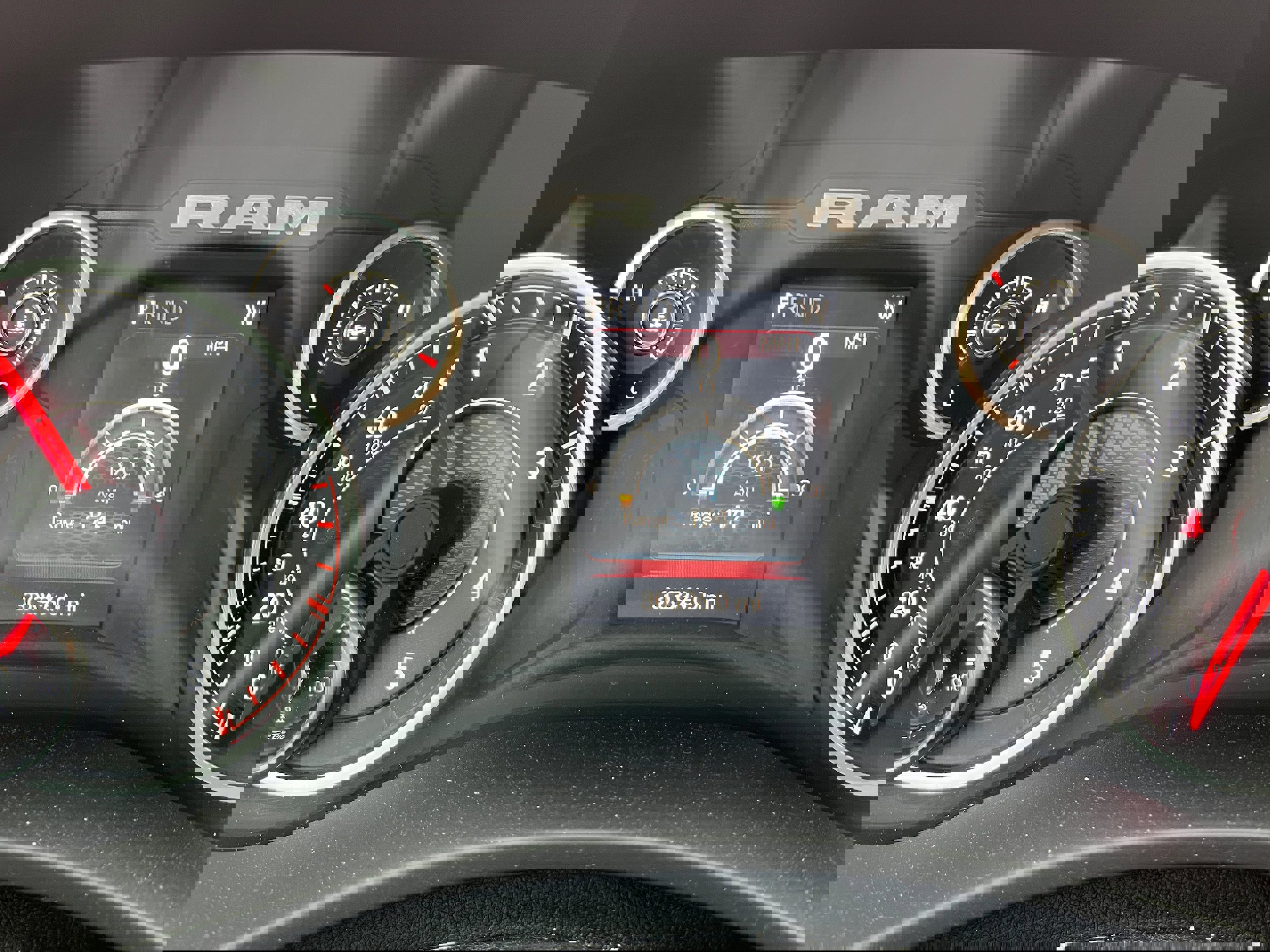 Used 2024 RAM 2500 Tradesman w/ Chrome Appearance Group image 25