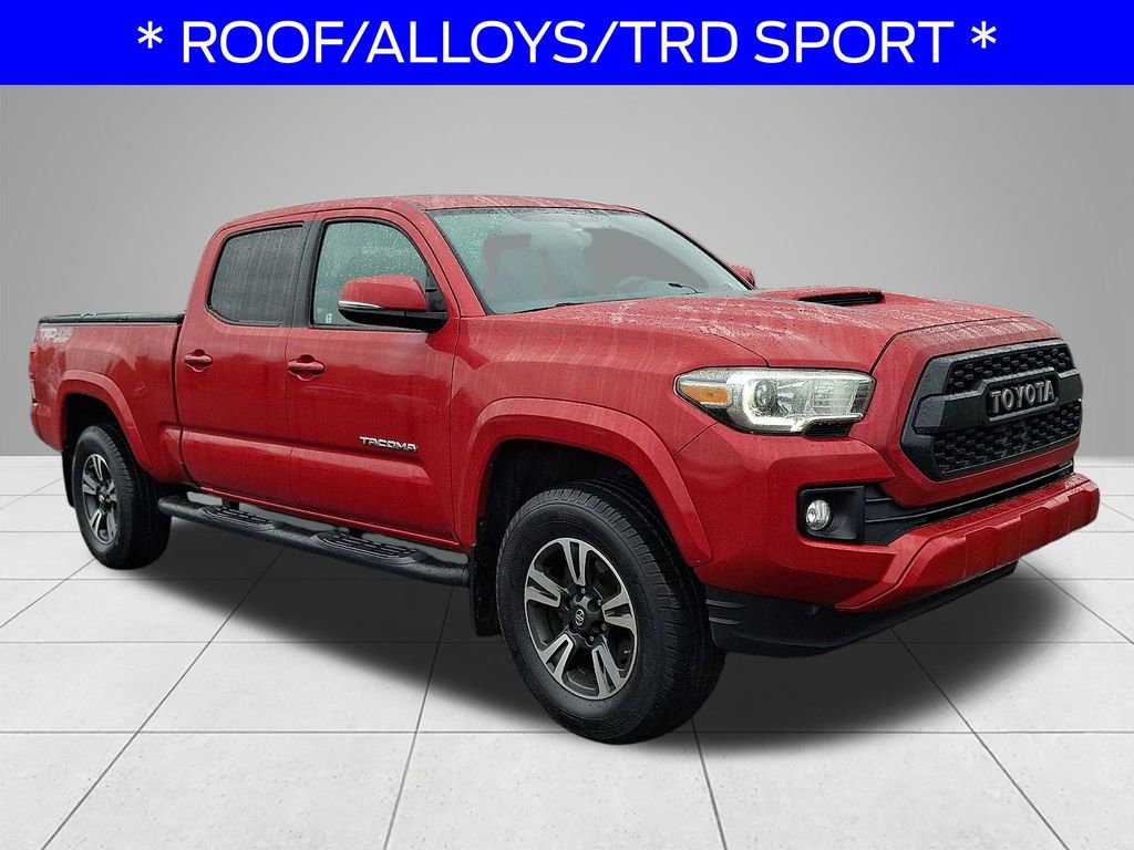 Used 2017 Toyota Tacoma TRD Sport AWD/4WD image 3