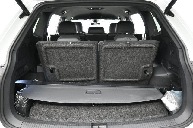 Used 2022 Volkswagen Tiguan SE R-Line FWD image 24