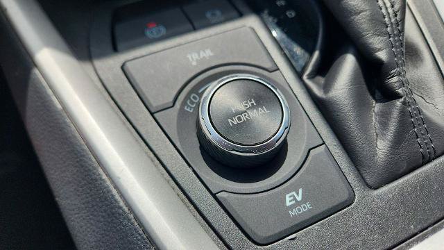 Used 2025 Toyota RAV4 XLE AWD/4WD image 15