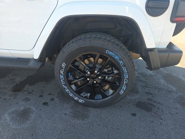 Used 2023 Jeep Wrangler Unlimited Sahara w/ Cold Weather Group image 20