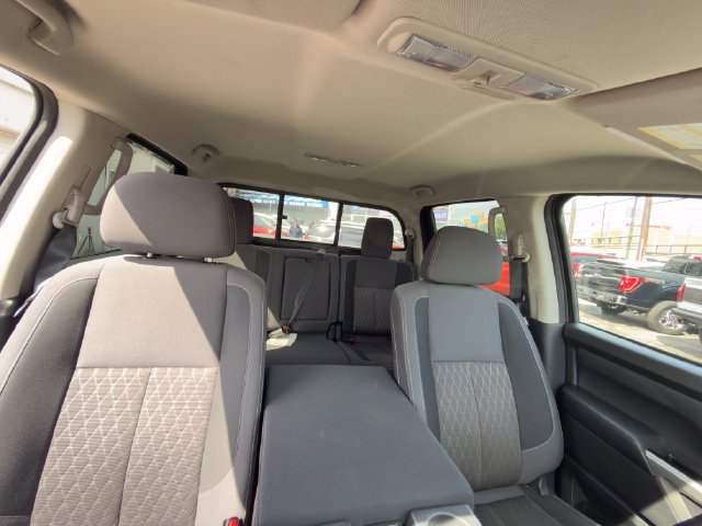 Used 2023 Nissan Titan 4x4 Crew Cab image 27