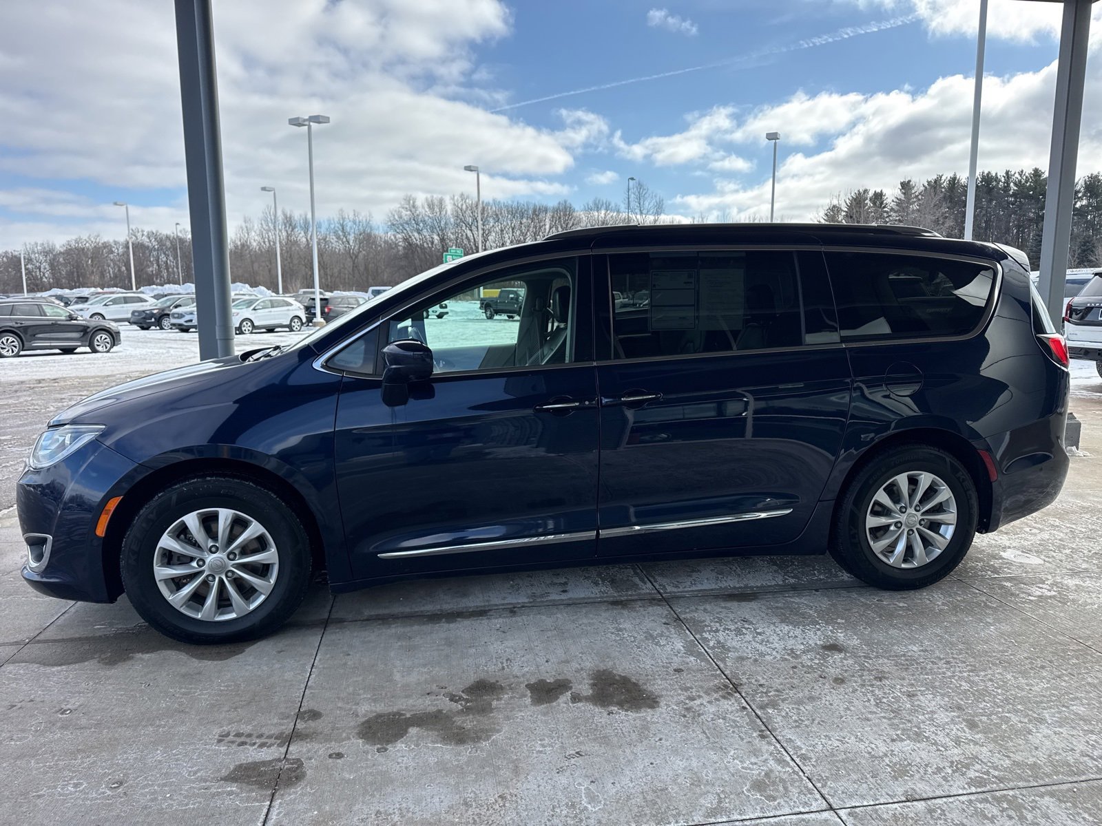 Used 2018 Chrysler Pacifica Touring-L Plus w/ Advanced Safetytec Group image 4