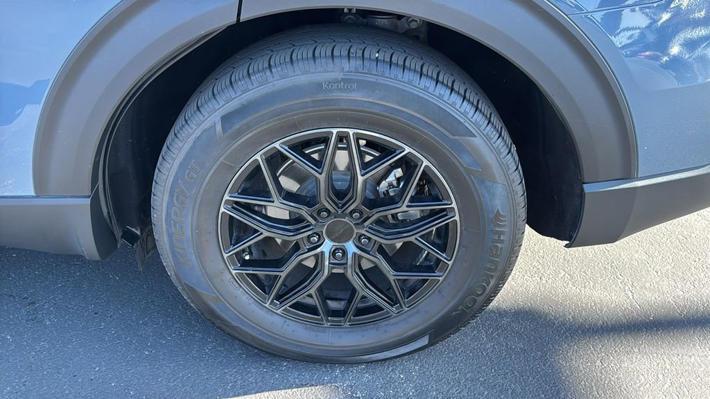 Certified 2025 Ford Explorer Active RWD image 8