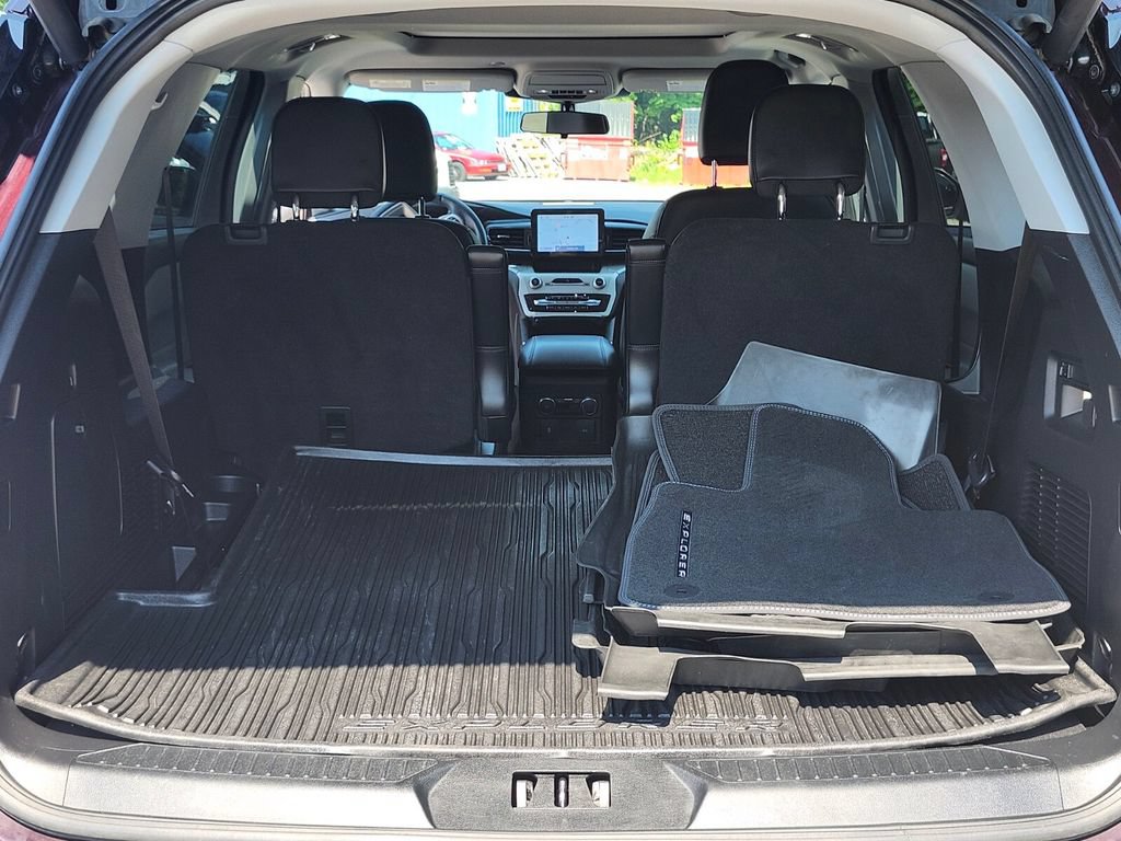 Certified 2022 Ford Explorer XLT w/ Equipment Group 202A AWD/4WD image 33