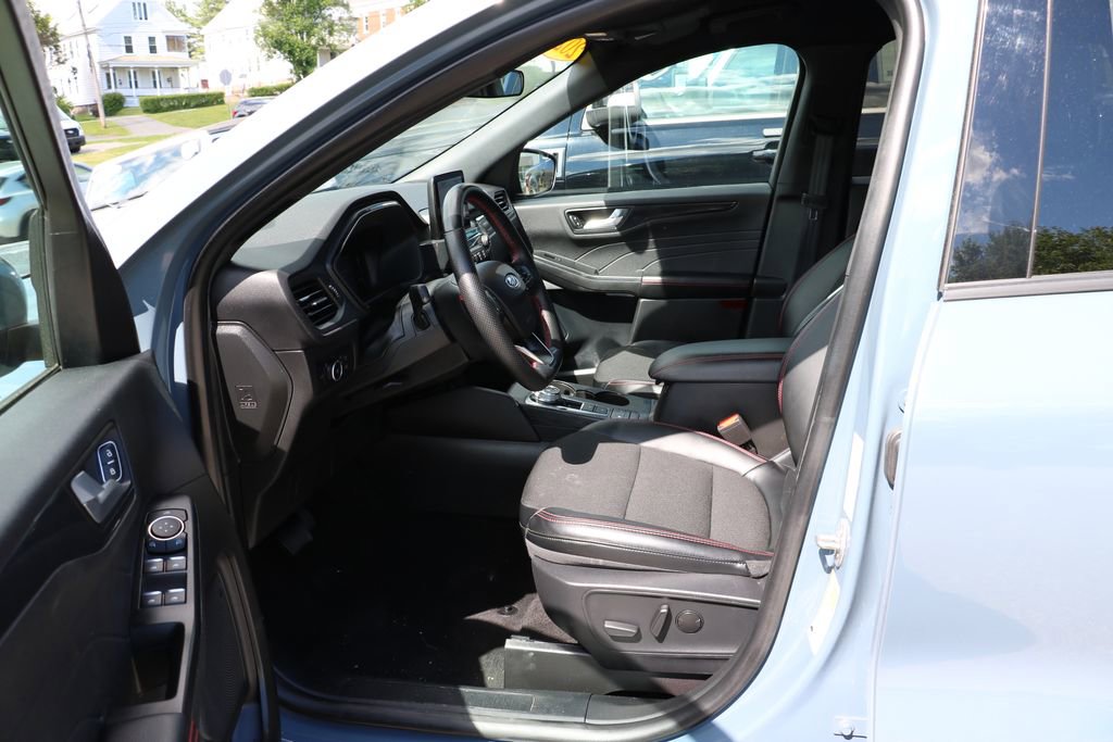 Certified 2025 Ford Escape ST-Line Select AWD/4WD image 8