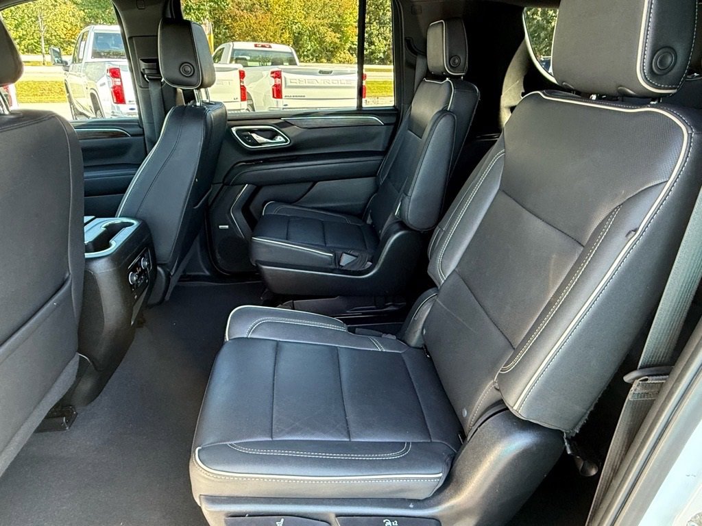 Used 2023 Chevrolet Suburban Premier image 14