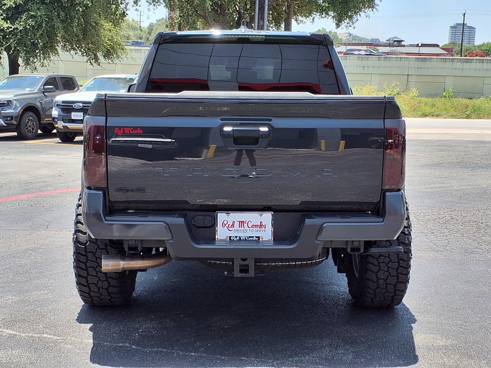 Used 2025 Toyota Tacoma TRD Off-Road AWD/4WD image 7