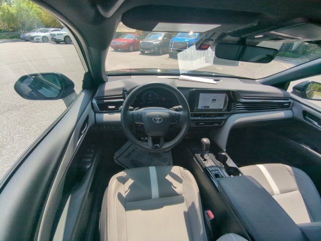 Used 2025 Toyota Camry SE w/ Convenience Package FWD image 22
