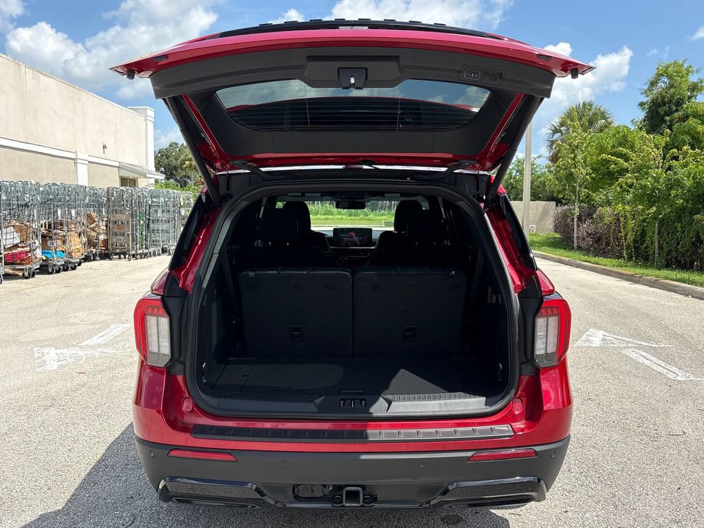 Certified 2025 Ford Explorer ST-Line w/ Premium Package RWD image 10