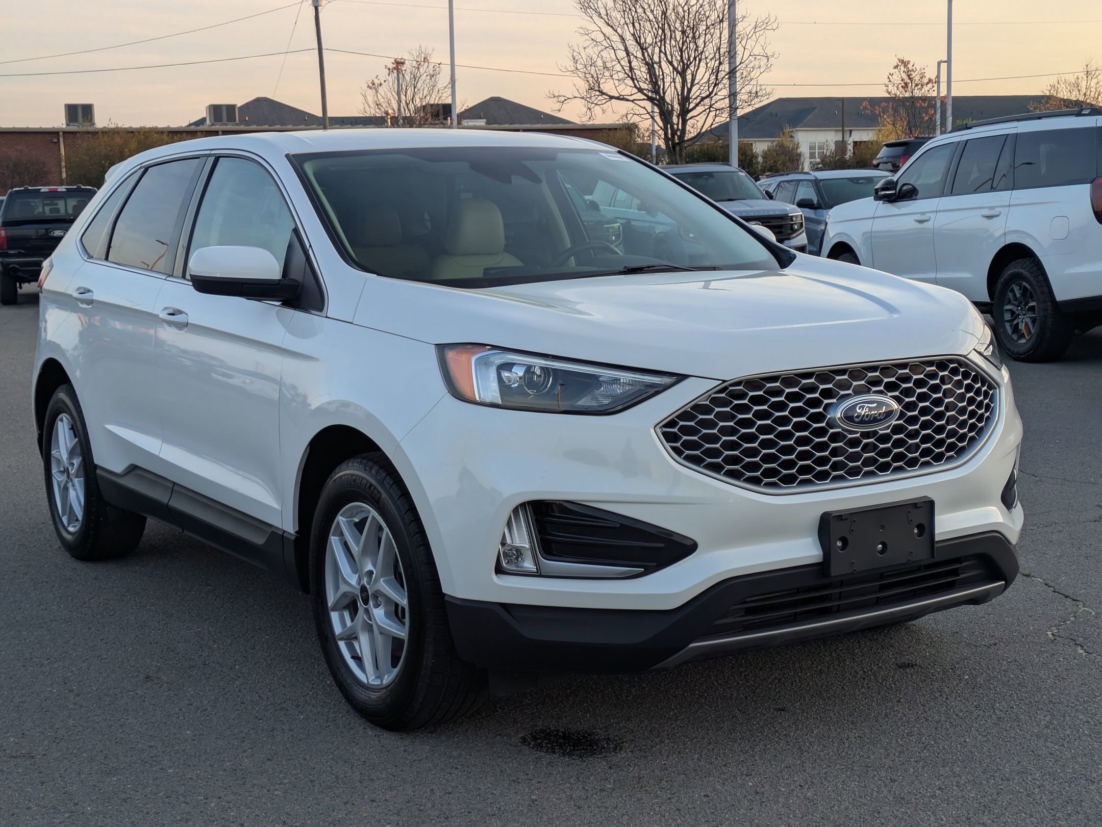 Certified 2023 Ford Edge SEL w/ Convenience Package AWD/4WD image 2