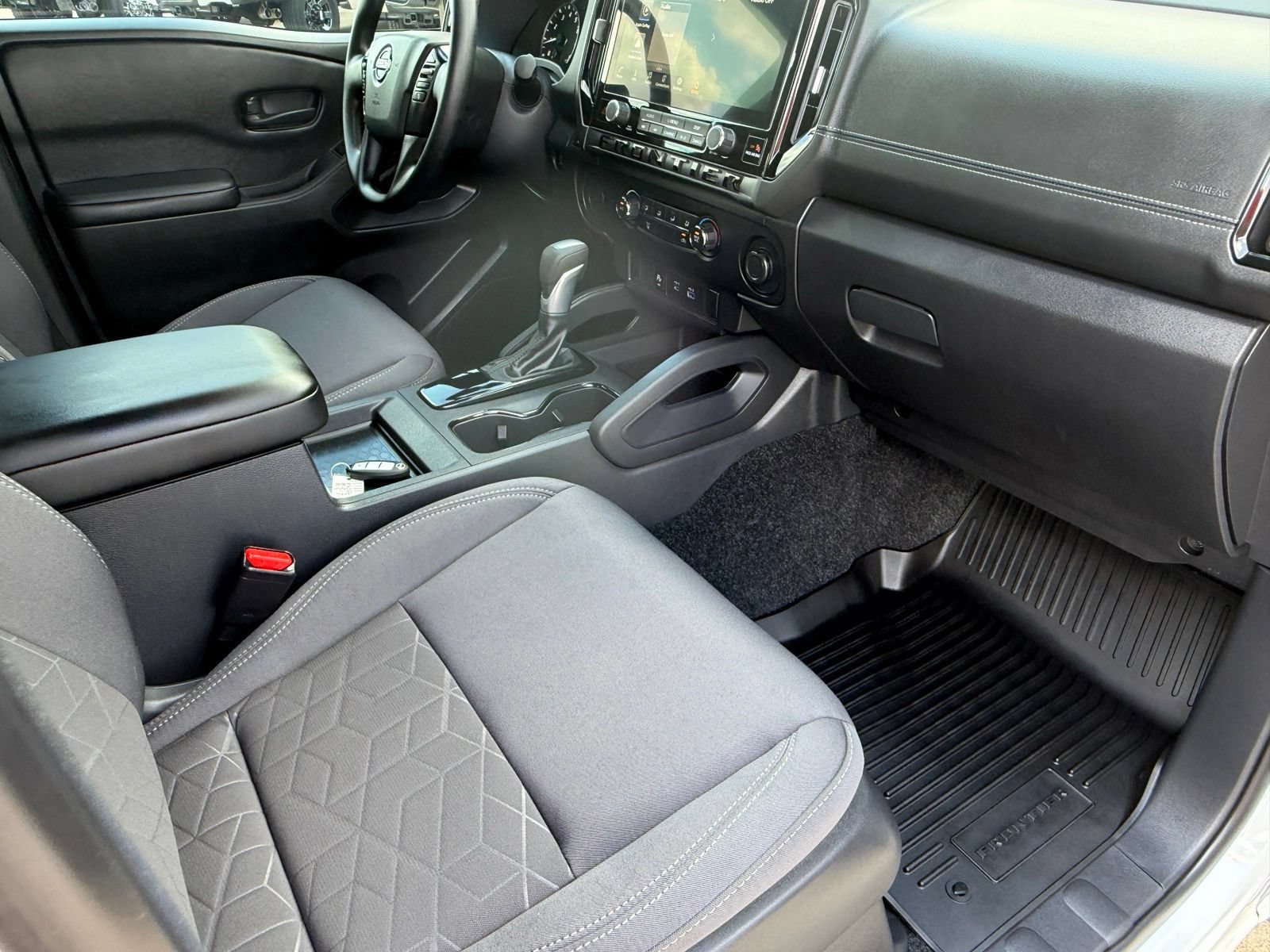Used 2026 Nissan Frontier SV w/ Tow Package RWD image 17