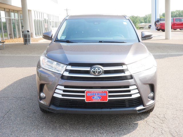 Used 2019 Toyota Highlander XLE AWD/4WD image 2