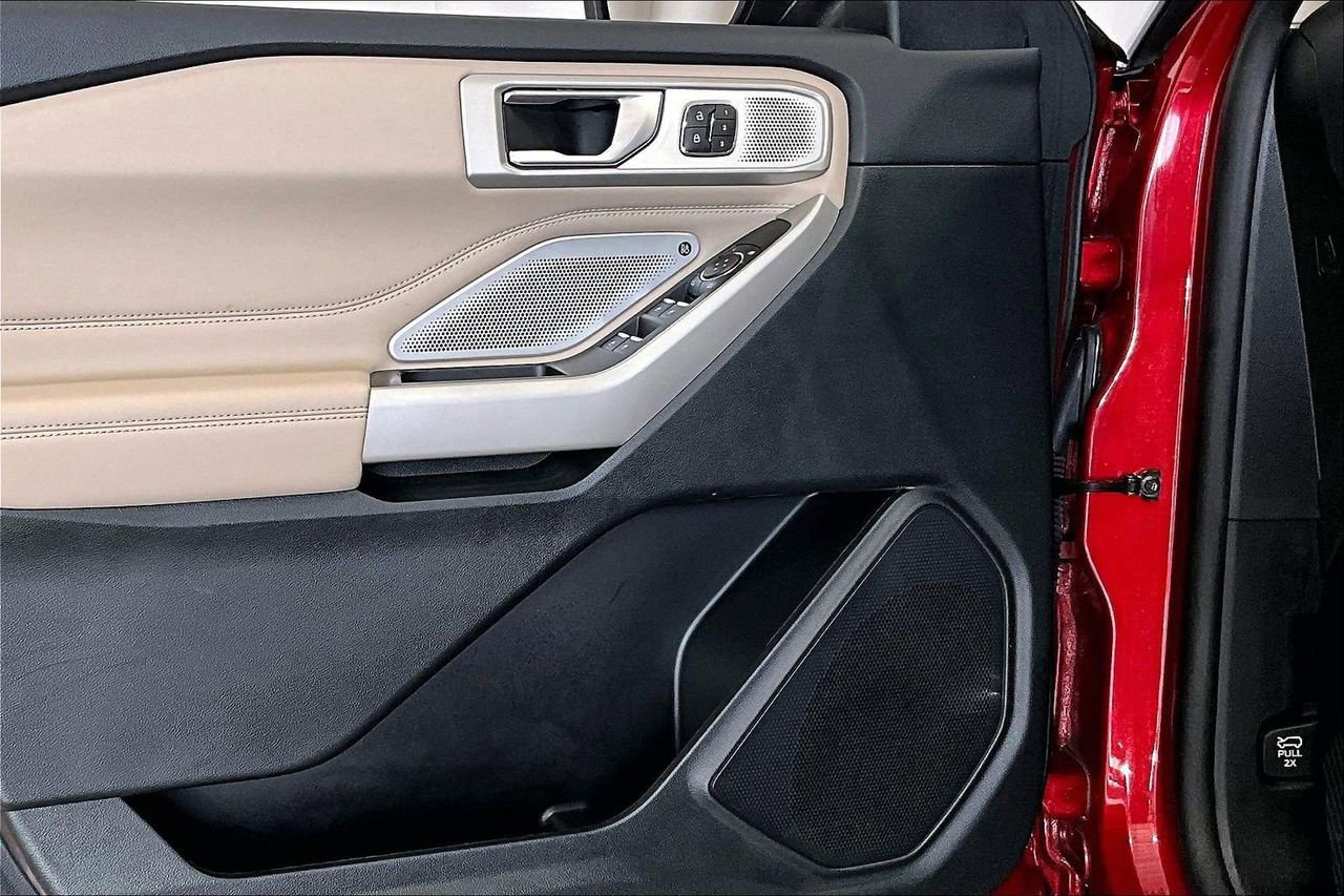 Certified 2024 Ford Explorer Limited w/ Limited Technology Package image 26