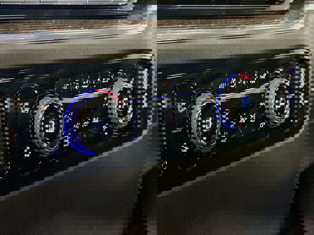 Used 2025 Chevrolet Silverado 1500 LT image 18