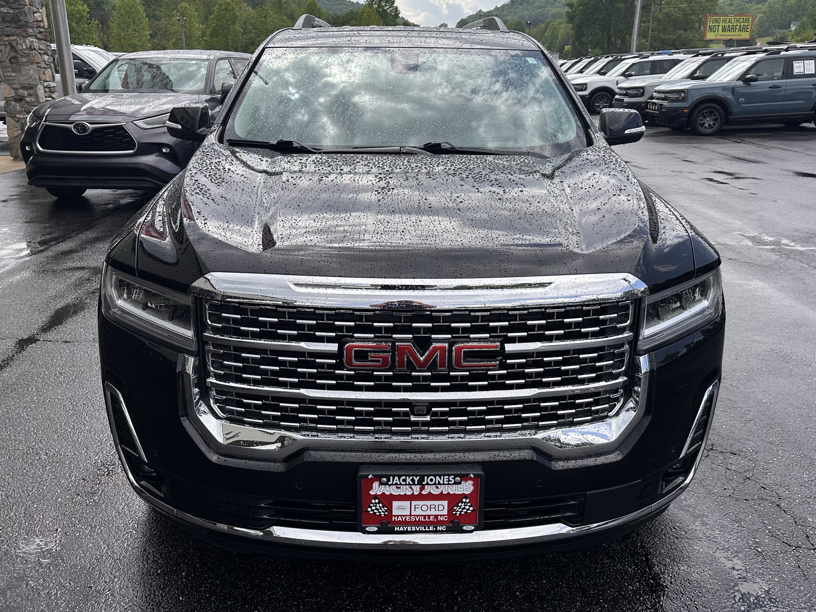 Used 2023 GMC Acadia Denali w/ Black Diamond Edition AWD/4WD image 3