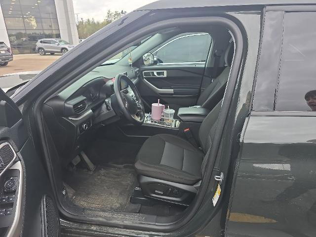 Certified 2024 Ford Explorer XLT w/ Class IV Trailer Tow Package AWD/4WD image 4