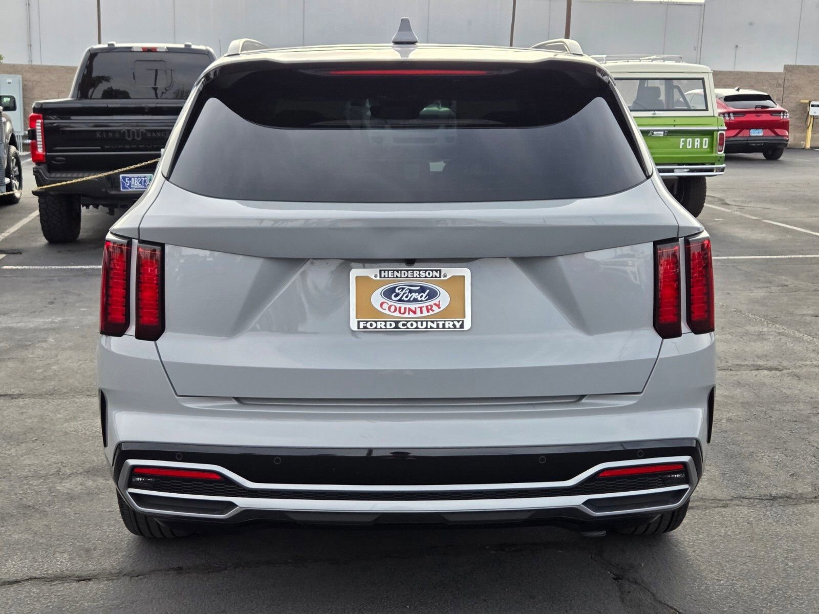 Used 2023 Kia Sorento EX w/ Panoramic Sunroof Package image 4