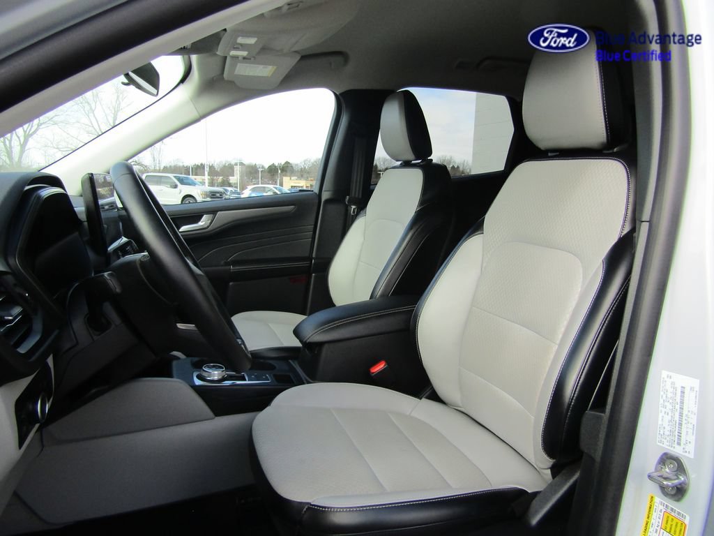 Certified 2025 Ford Escape SE FWD image 11