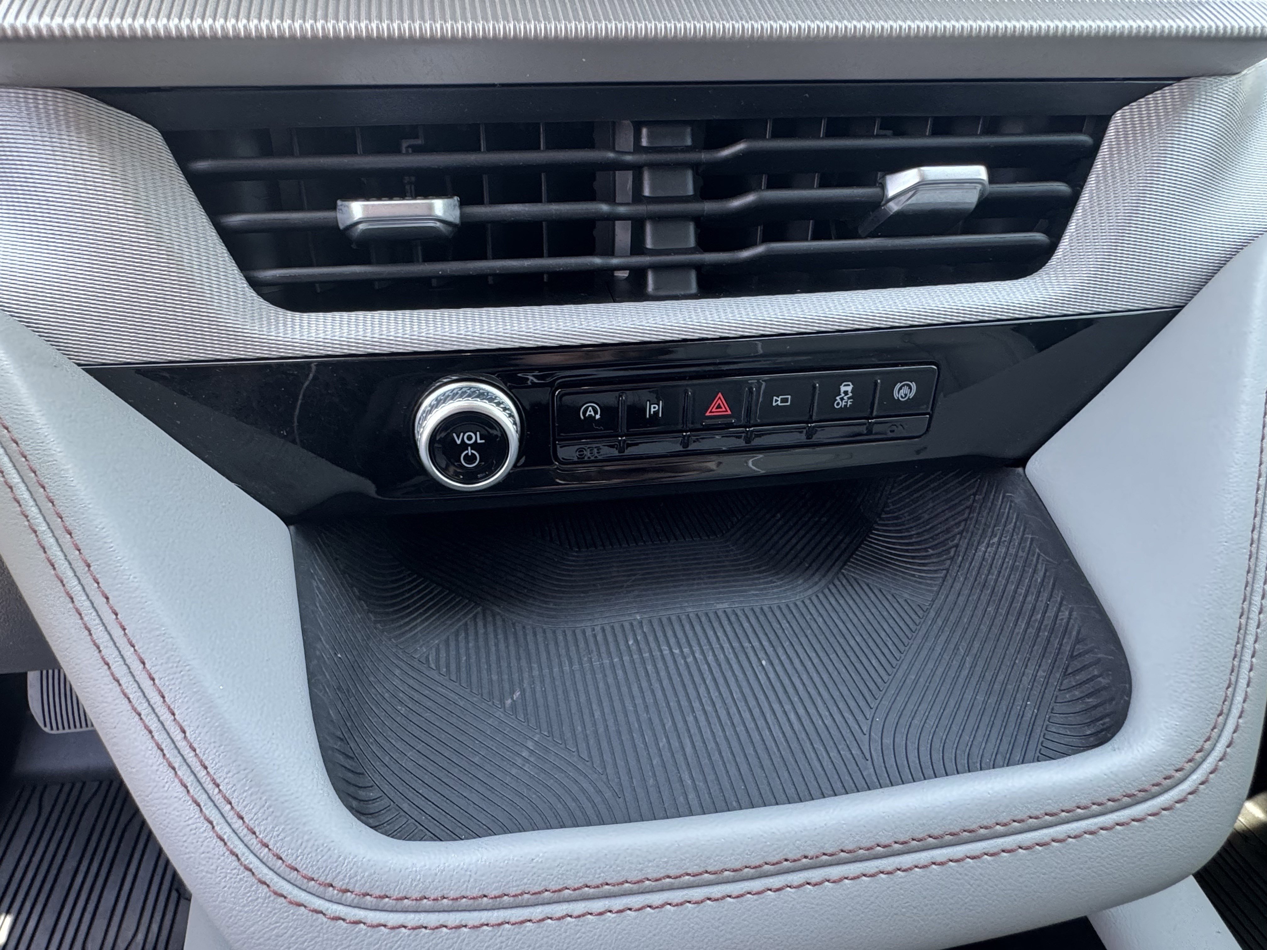 Certified 2026 Ford Explorer Active w/ Active Comfort Package RWD image 31