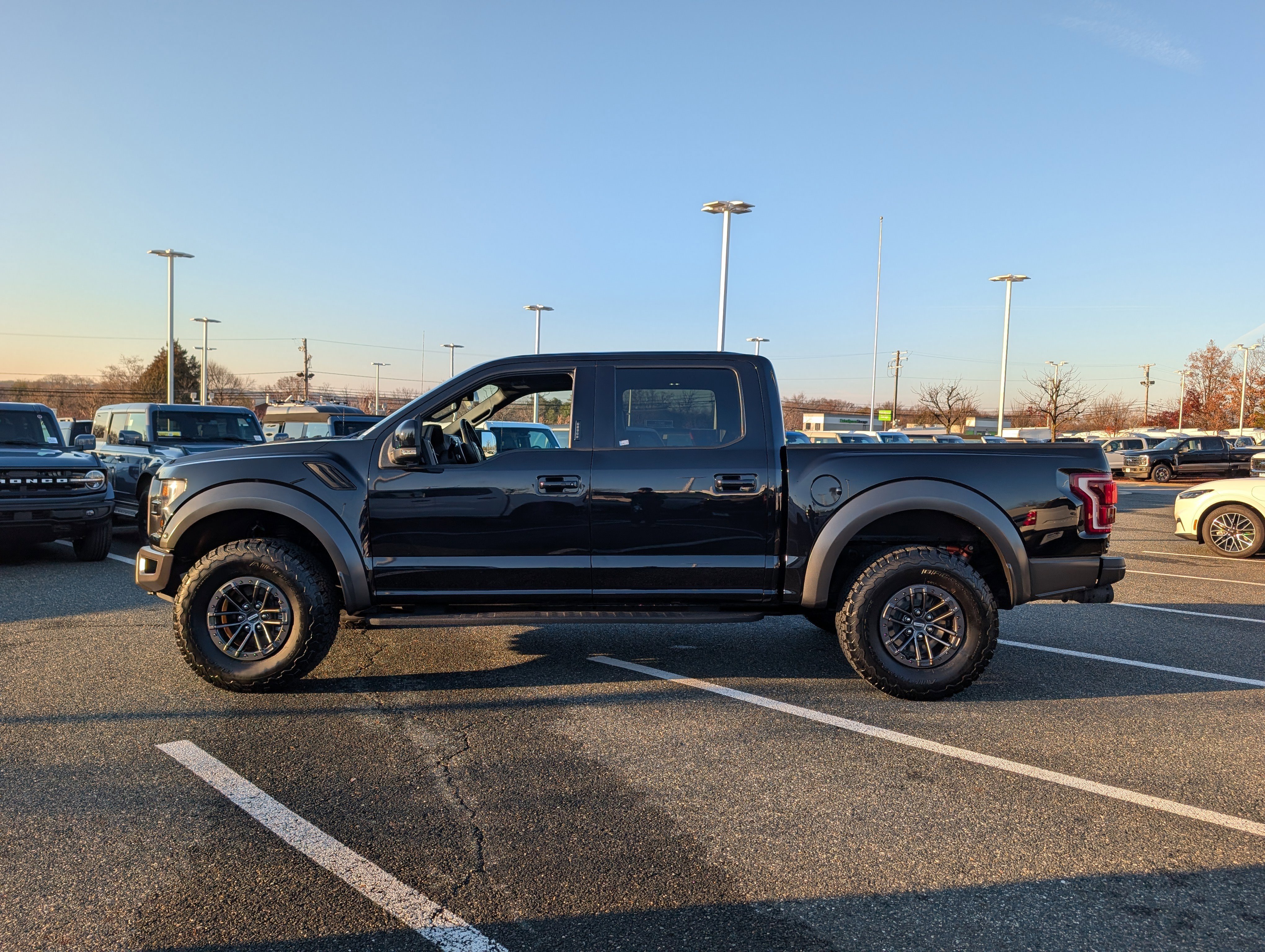 Certified 2020 Ford F150 Raptor w/ Equipment Group 802A Luxury image 6