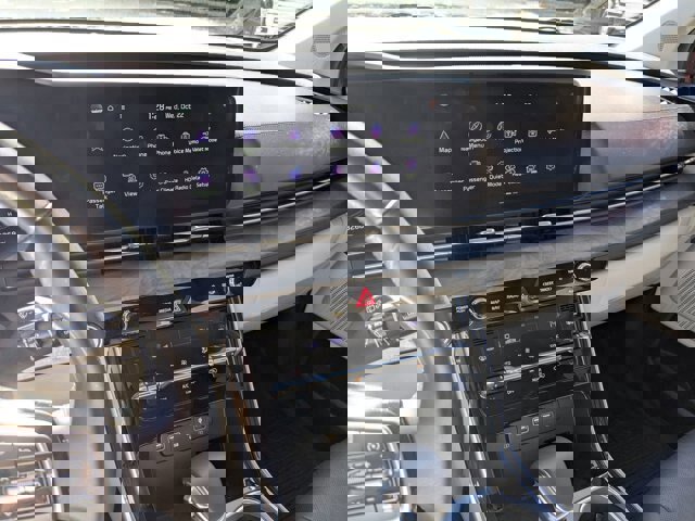 Used 2023 Kia Carnival SX image 24