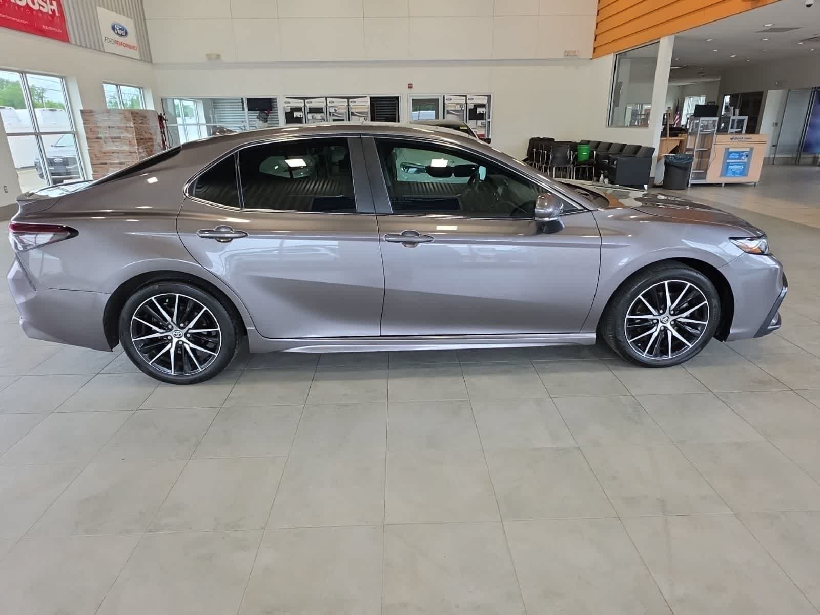 Used 2024 Toyota Camry SE AWD/4WD image 6