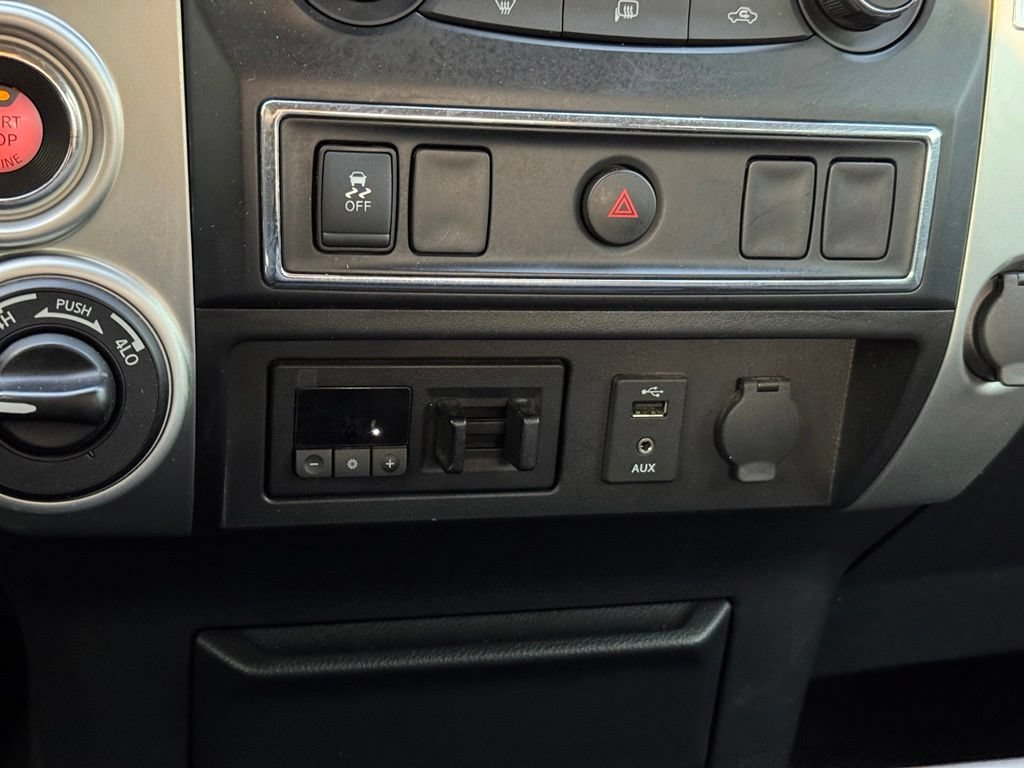 Used 2018 Nissan Titan SV AWD/4WD image 14