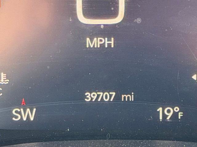 Used 2024 Chrysler Pacifica Touring-L FWD image 17