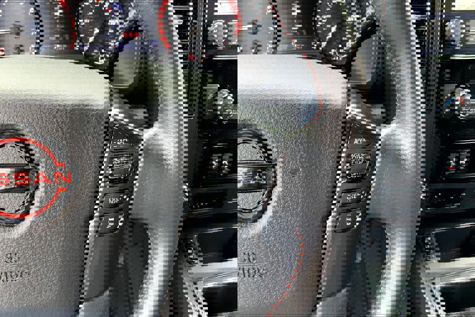 Used 2023 Nissan Titan PRO-4X w/ Pro-4x Convenience Package image 22