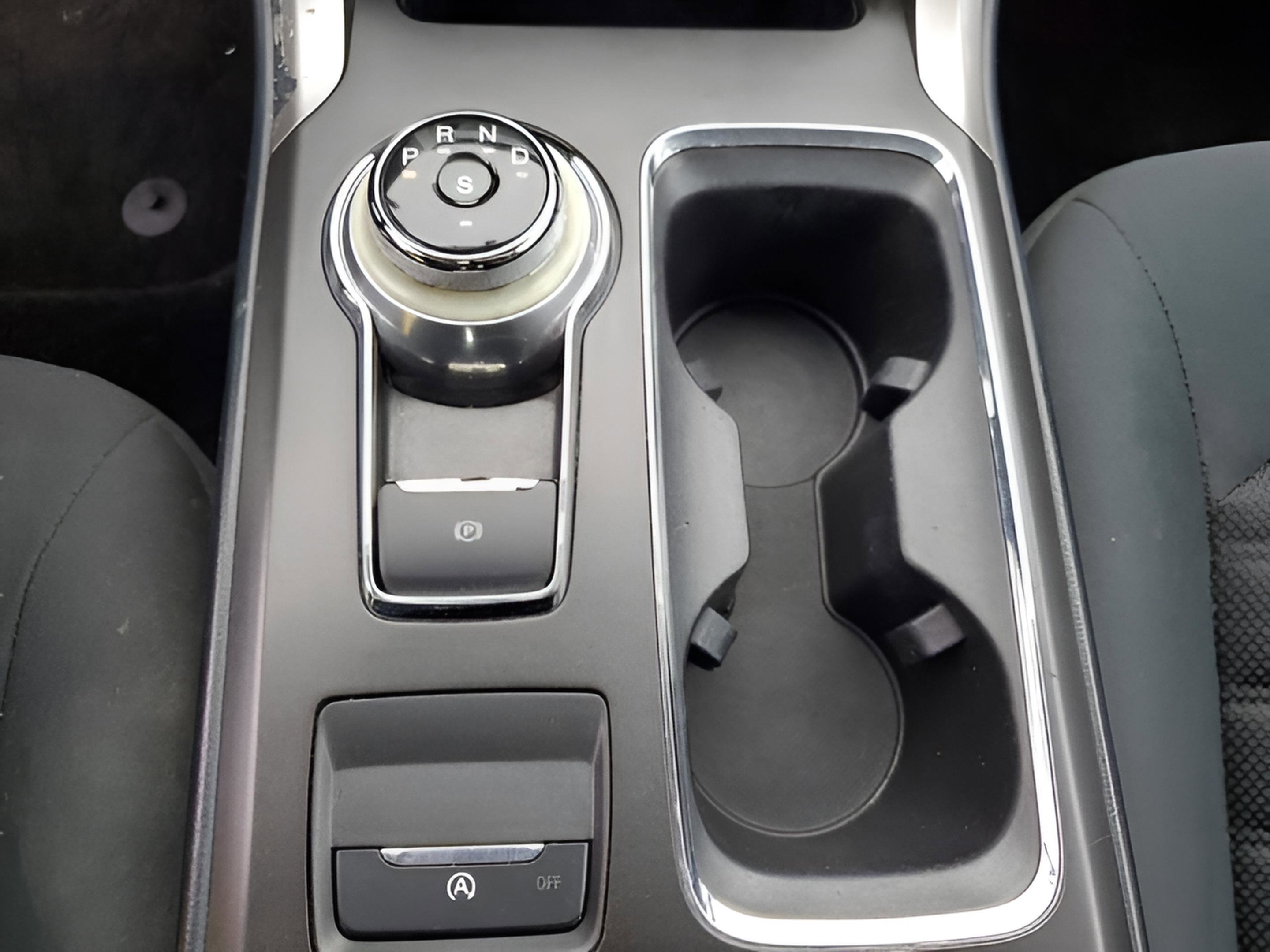 Certified 2018 Ford Fusion SE w/ Fusion SE Technology Package FWD image 25