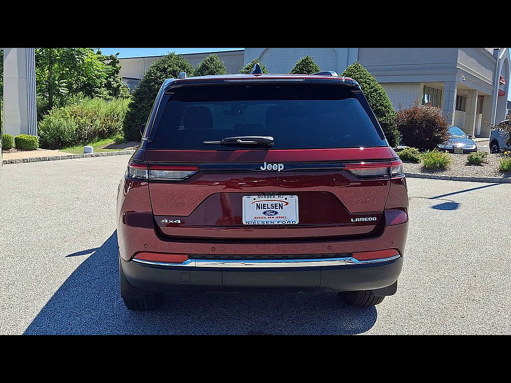Used 2025 Jeep Grand Cherokee Laredo X w/ Luxury Tech Group I AWD/4WD image 7